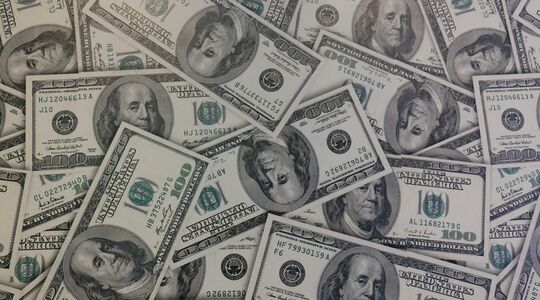 Een aantal dollarbiljetten van miljonairs in de Verenigde Staten