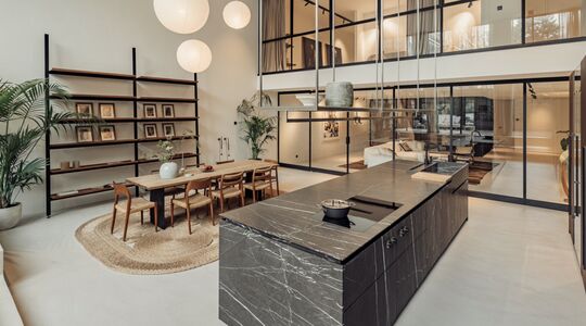 De binnenzijde van het appartement van Robine van der Meer in Amsterdam Oud-Zuid