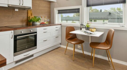 Een foto vter illustratie an een minimalistische keuken