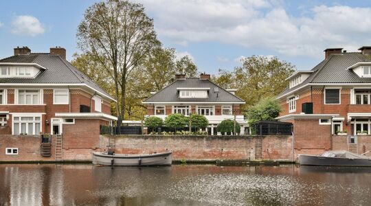 Het achteraanzicht van de villa van Michiel Witteveen in Amsterdam-Zuid