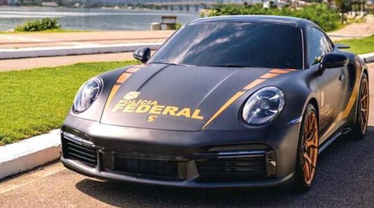 De in beslag genomen Porsche 911 Turbo fungeert nu als politieauto
