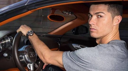 Cristiano Ronaldo in zijn Bugatti La Voiture Noire