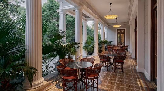 Het interieur van het nieuwe Prada-restaurant in Shanghai