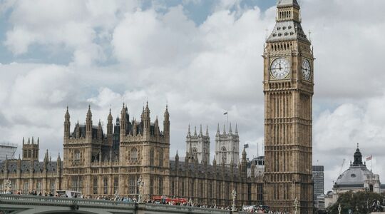 Londen, de hoofdstad van het Verenigd Koninkrijk, met op de achtergrond duidelijk de Big Ben zichtbaar