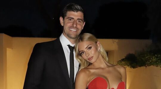 Thibaut Courtois en zijn vrouw Mishel Gerzig tijdens hun bruiloft