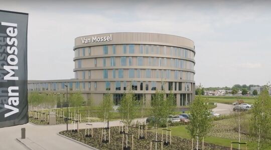 Het hoofdkantoor van autobedrijf Van Mossel in Waalwijk