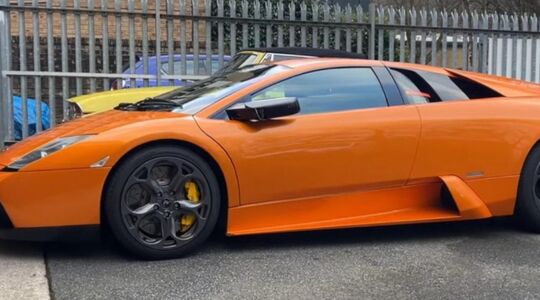 De Lamborghini Murciélago van YouTuber Simon George