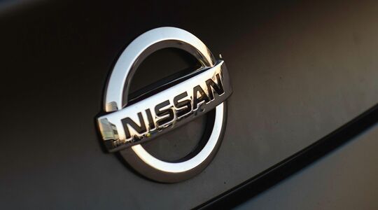 Het logo van Nissan, het automerk dat zijn hoofdkantoor moet verkopen