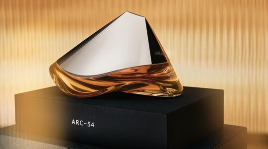 De nieuwe ARC-54 whisky van Bowmore en Aston Martin kost bijna € 100.000