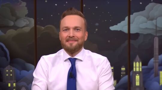 Arjen Lubach tijdens het presenteren van zijn talkshow