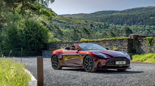 De nieuwe Aston Martin DB12 is voorzien van een hoogwaardig Bowers & Wilkins-audiosysteem