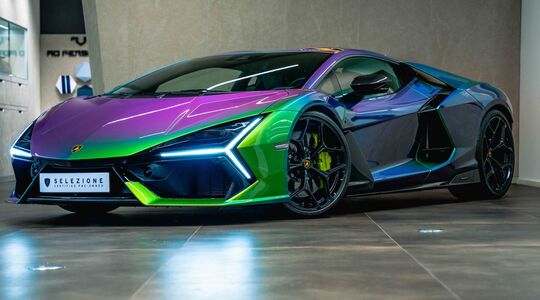 De te koop staande Lamborghini Revuelto in Rotterdam