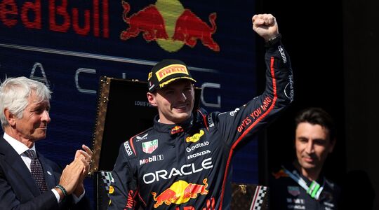 Max Verstappen tijdens de podiumceremonie na de race in Imola