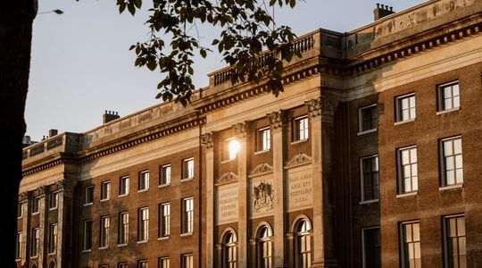Het voormalige Paleis van Justitie in Amsterdam waar Rosewood gevestigd is
