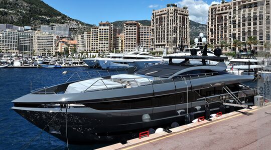 Het superjacht van Max Verstappen in Monaco