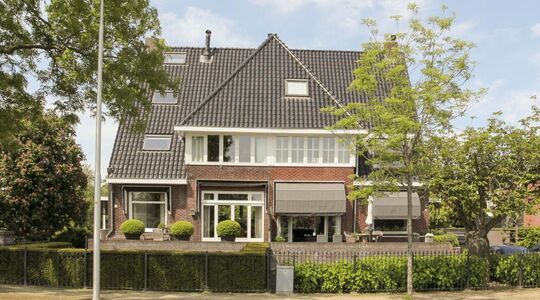 De woning van John Heitinga wordt volledig onder handen genomen
