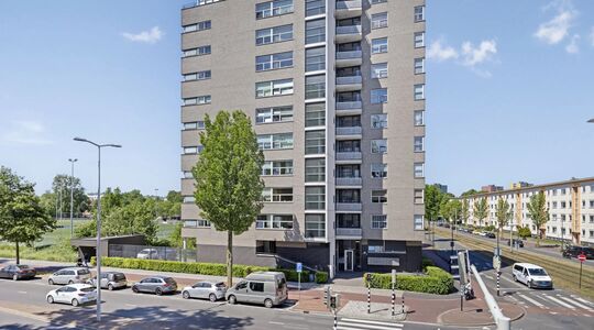 Het appartement van voormalig Nederlands Elftal-voetballer Romeo Castelen gaat naar de veiling
