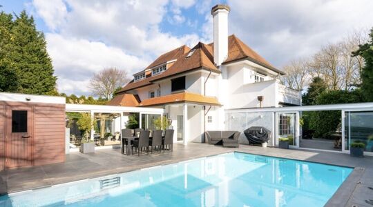 De voormalige villa van Connie Breukhoven staat voor € 4 miljoen te koop