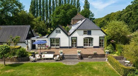 De nieuwe woning van pianist Jan Vayne nabij Zwolle