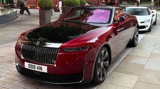De Rolls-Royce La Rose Noire Droptail heeft een ingebouwde Audemars Piguet