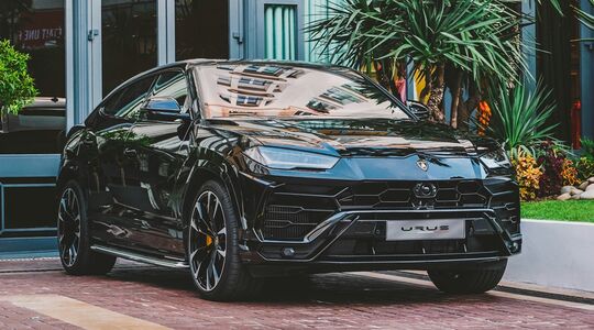 Een Lamborghini Urus, waarvan in 2035 een elektrische versie zal worden gelanceerd