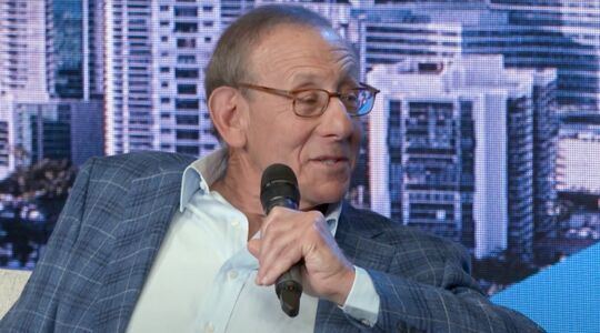 Stephen Ross tijdens een interview