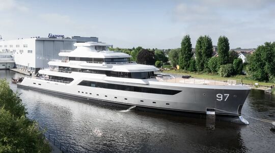 Het Feadship-superjacht Valor