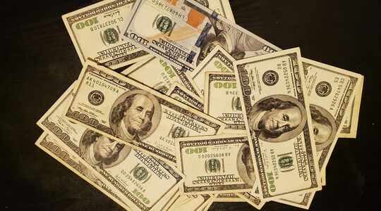 Cashgeld, wat de neef van Pablo Escobar vond in zijn huis.