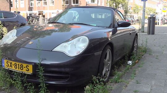 De Porsche Carrera staal zeker een jaar op dezelfde plek