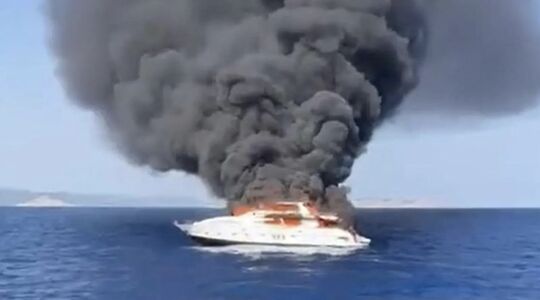 Het superjacht Da Vinci brandde volledig af voor de Spaanse kust