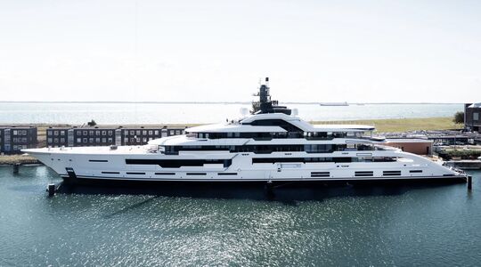 Het 120 meter lange motorjacht van Amels