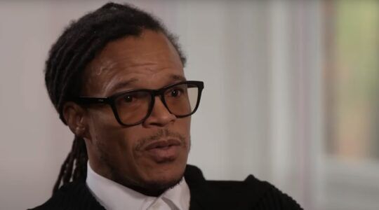 Edgar Davids tijdens een interview