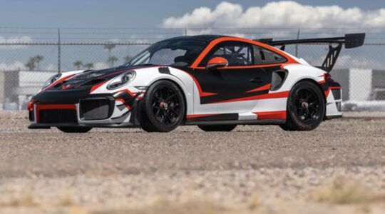 De Porsche 911 van Max Verstappen
