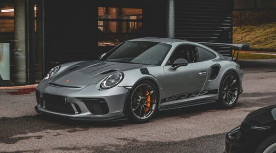 Een auto van Porsche, het merk dat in een crisis zit