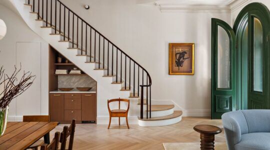 De entree van de villa in Cobble Hill