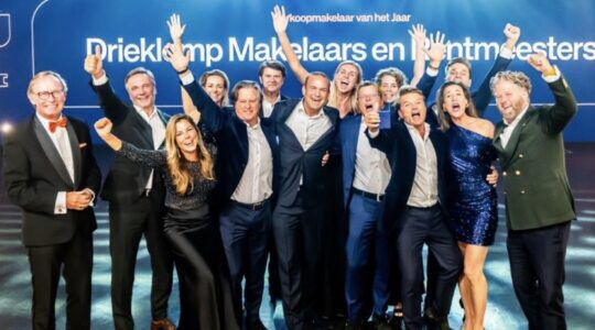 Drieklomp Makelaars neemt de prestigieuze MAVA-award mee naar huis