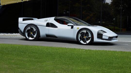 De nieuwe Ferrari SC40 is een rechtstreeks eerbetoon aan de iconische F40