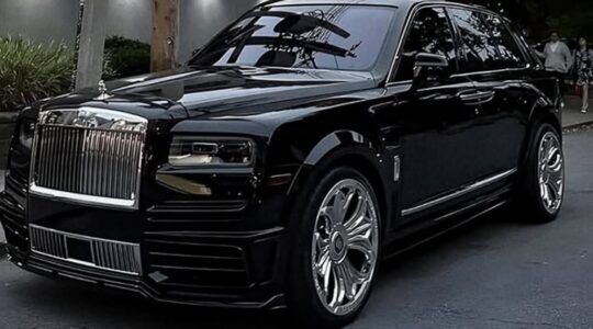 De Rolls-Royce Cullinan van Drake