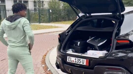 De Ferrari Purosangue van Steven Bergwijn