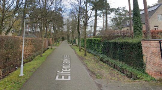 De straat van de villa van Cees Verbunt in Schoten
