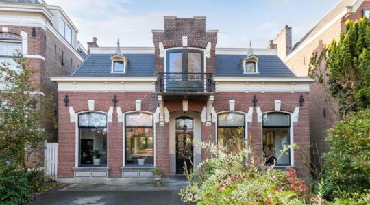 De stadsvilla van een piloot in Sneek