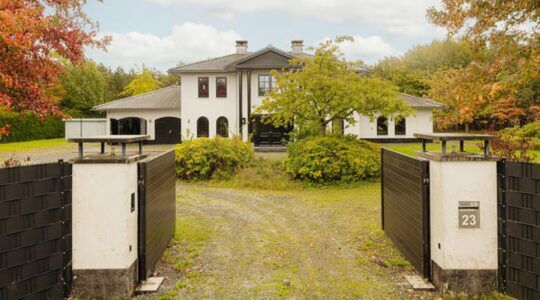 De voormalige villa van Boef is opnieuw te koop verschenen