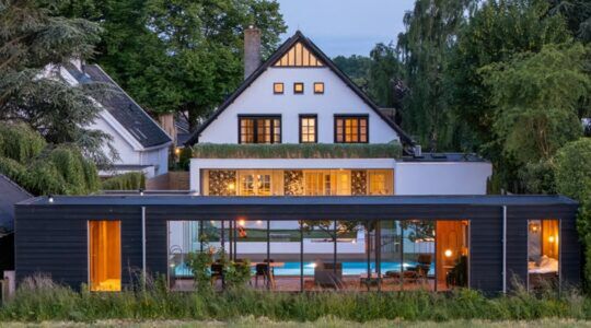 De buitenzijde van de villa in Mijnsheerenland