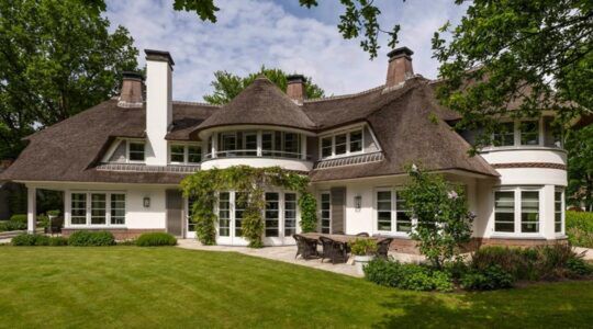 De voorzijde van de Blaricumse villa