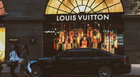 Eén van de merken die ervoor zorgt dat Parijs weer een kunststad wordt