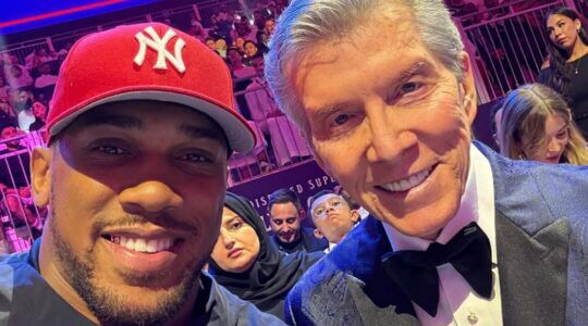 Anthony Joshua (L) met Michael Buffer