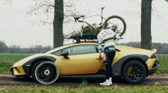 De Lamborghini Revuelto van Mathieu van der Poel
