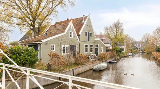 De woning van Frank Evenblij in Broek in Waterland