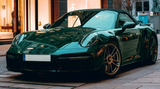 Een auto van Porsche, het merk waarvan de verkopen teruglopen