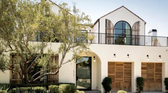 De voorzijde van de woning van een sportman